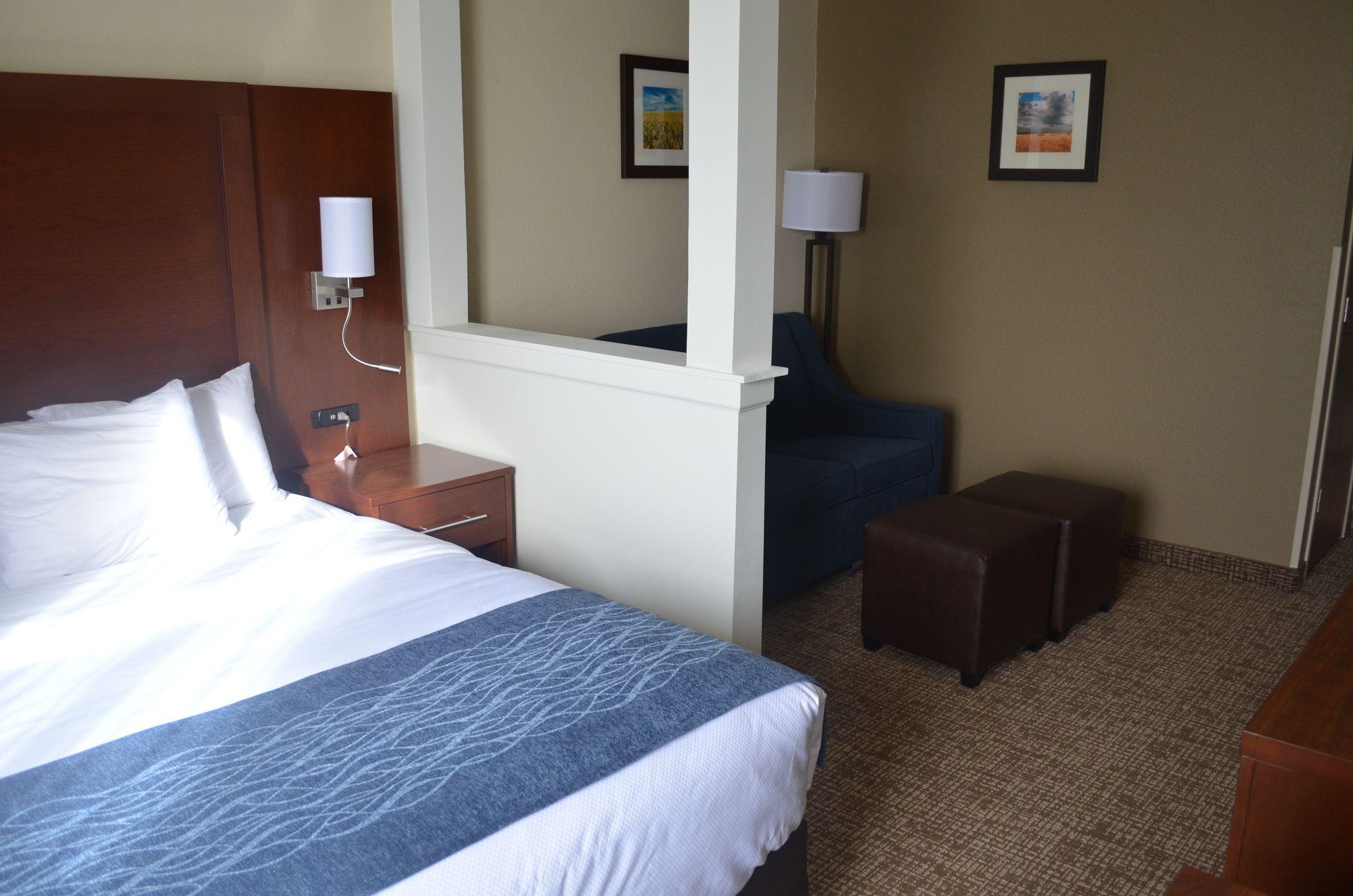 Comfort Inn & Suites Junction City - Near Fort Riley Exteriör bild