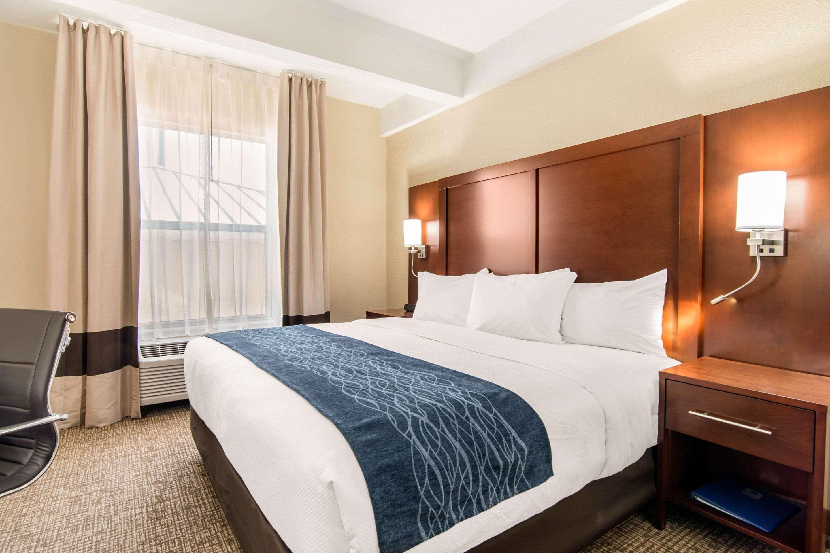 Comfort Inn & Suites Junction City - Near Fort Riley Exteriör bild