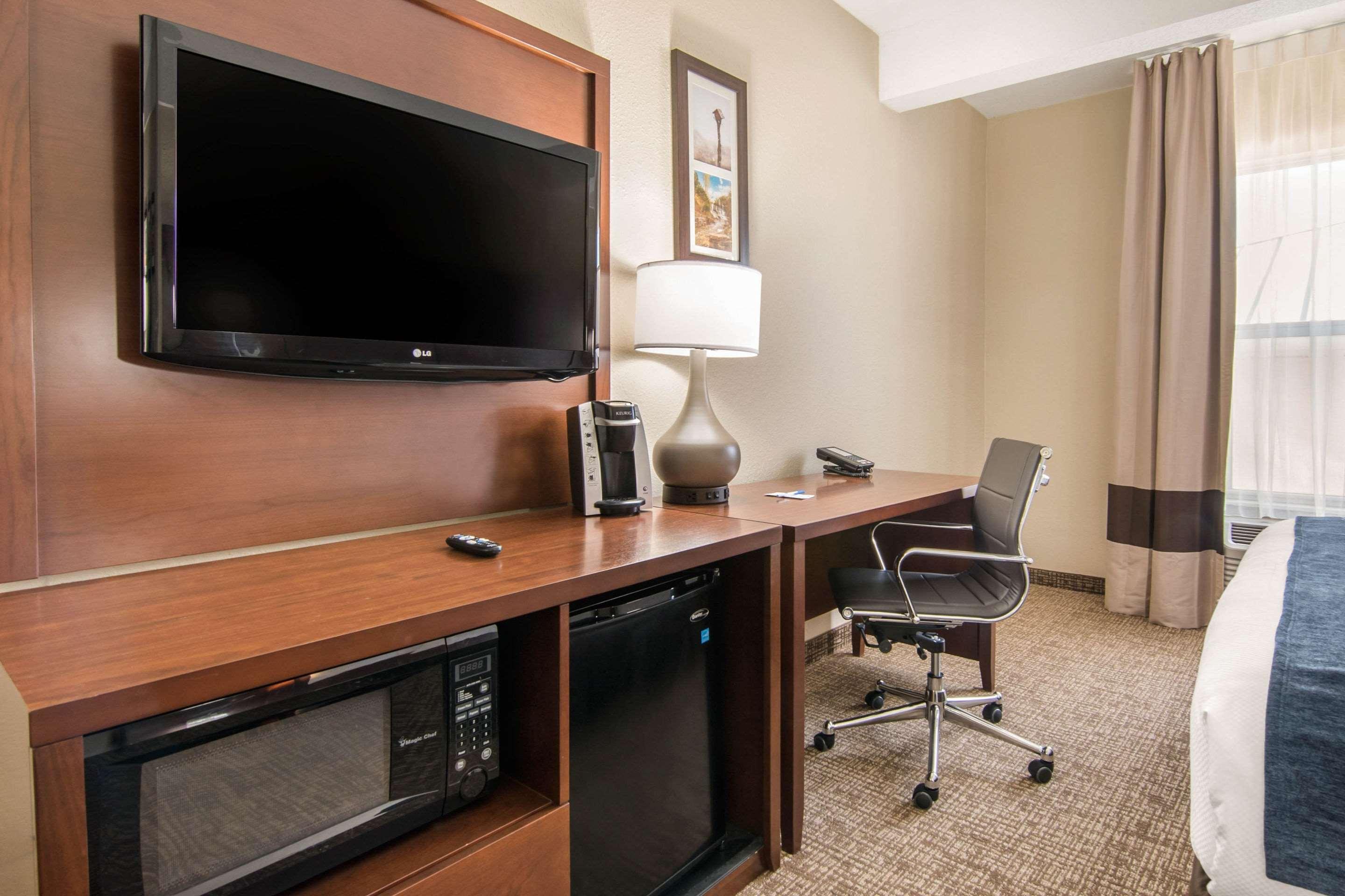 Comfort Inn & Suites Junction City - Near Fort Riley Exteriör bild