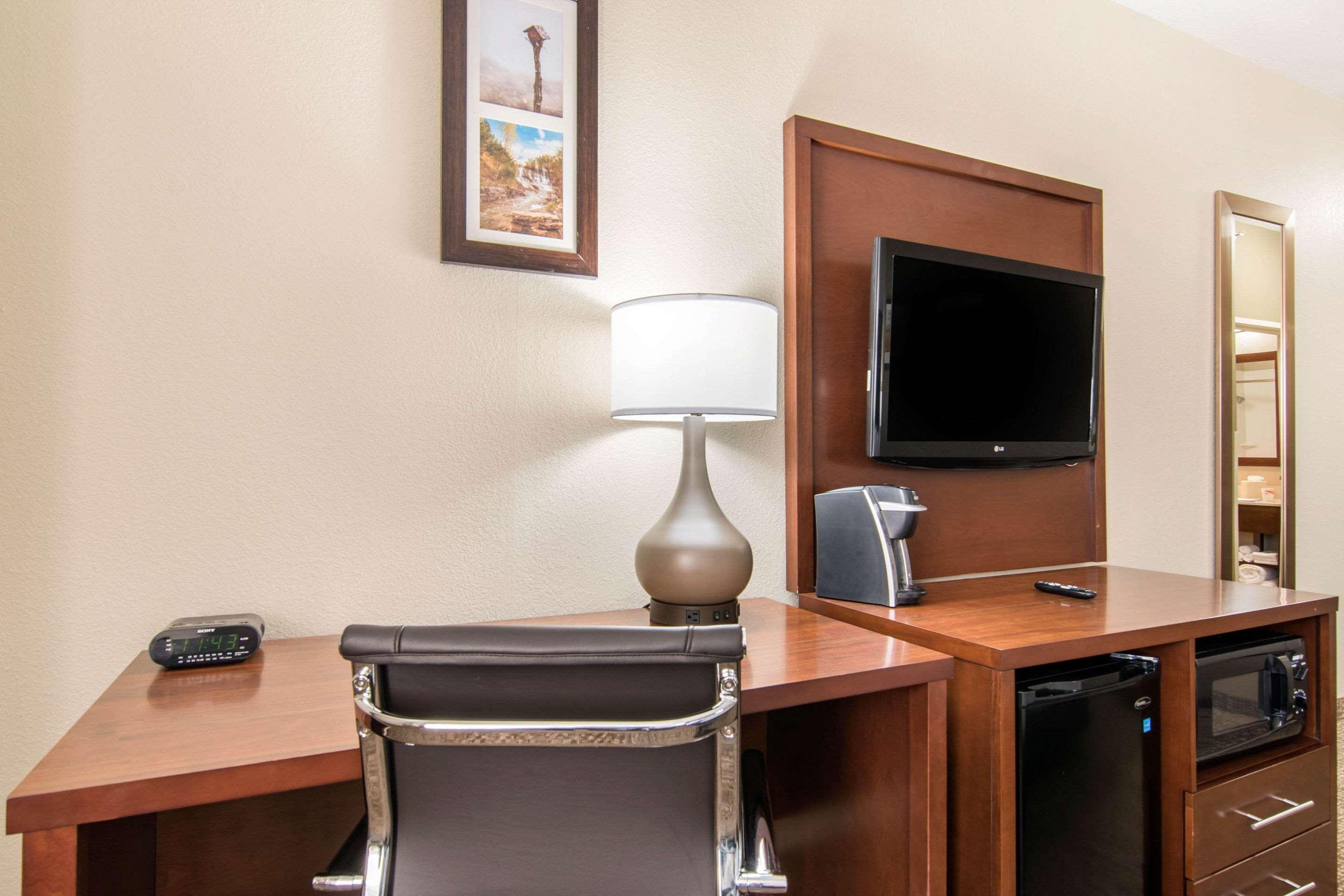 Comfort Inn & Suites Junction City - Near Fort Riley Exteriör bild
