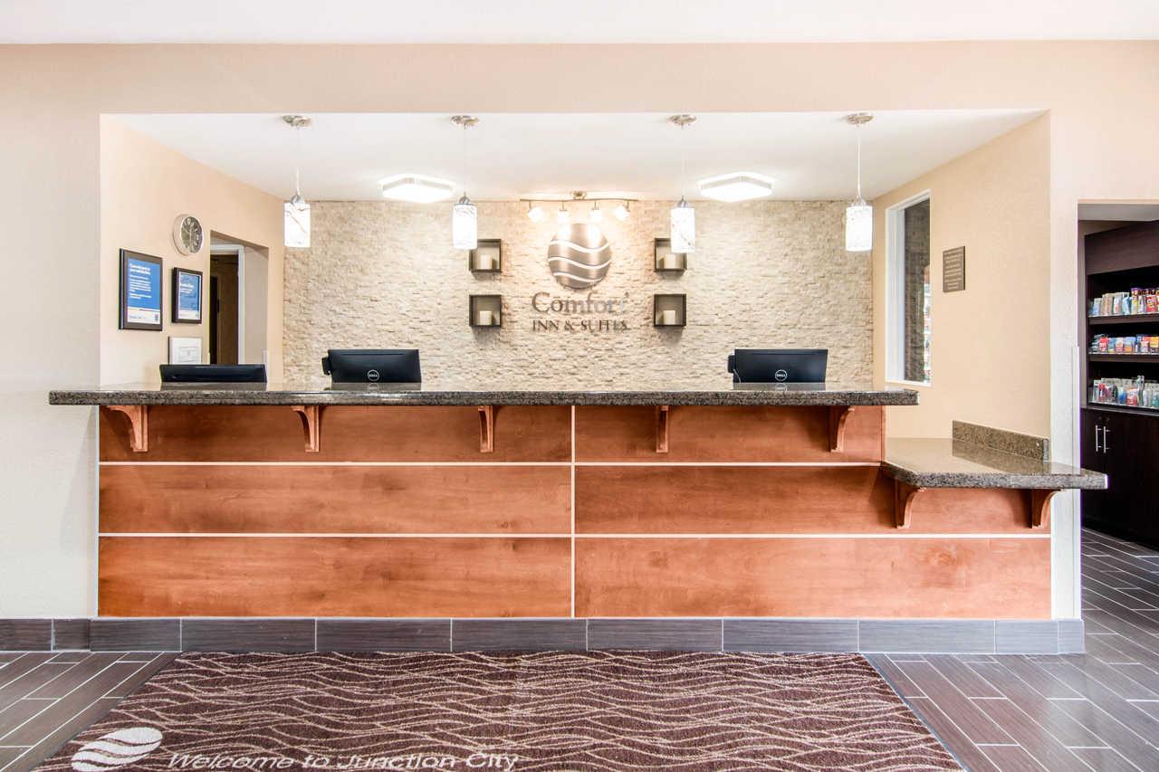 Comfort Inn & Suites Junction City - Near Fort Riley Exteriör bild