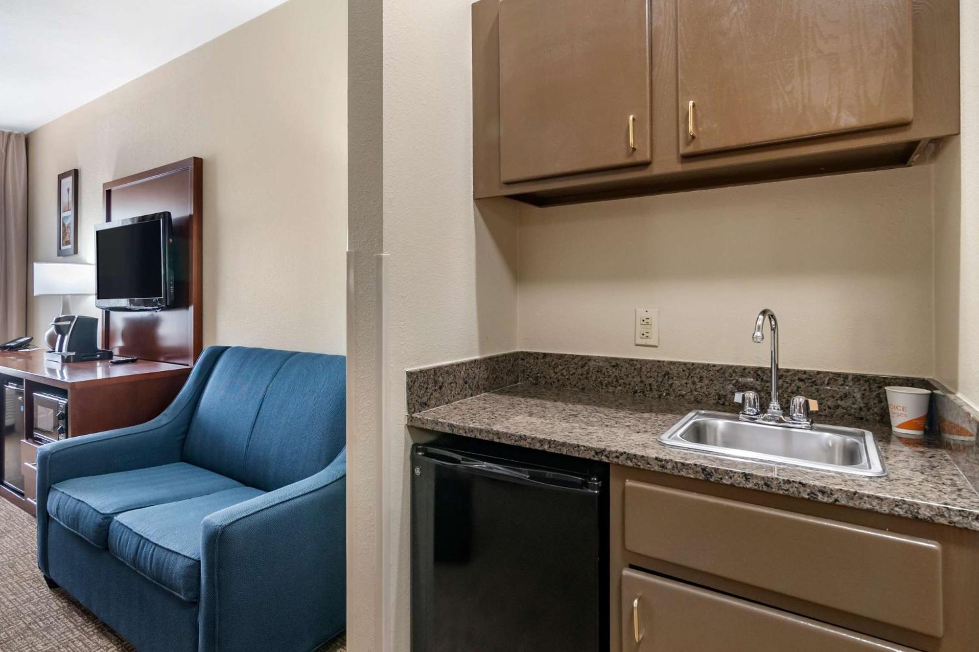 Comfort Inn & Suites Junction City - Near Fort Riley Exteriör bild
