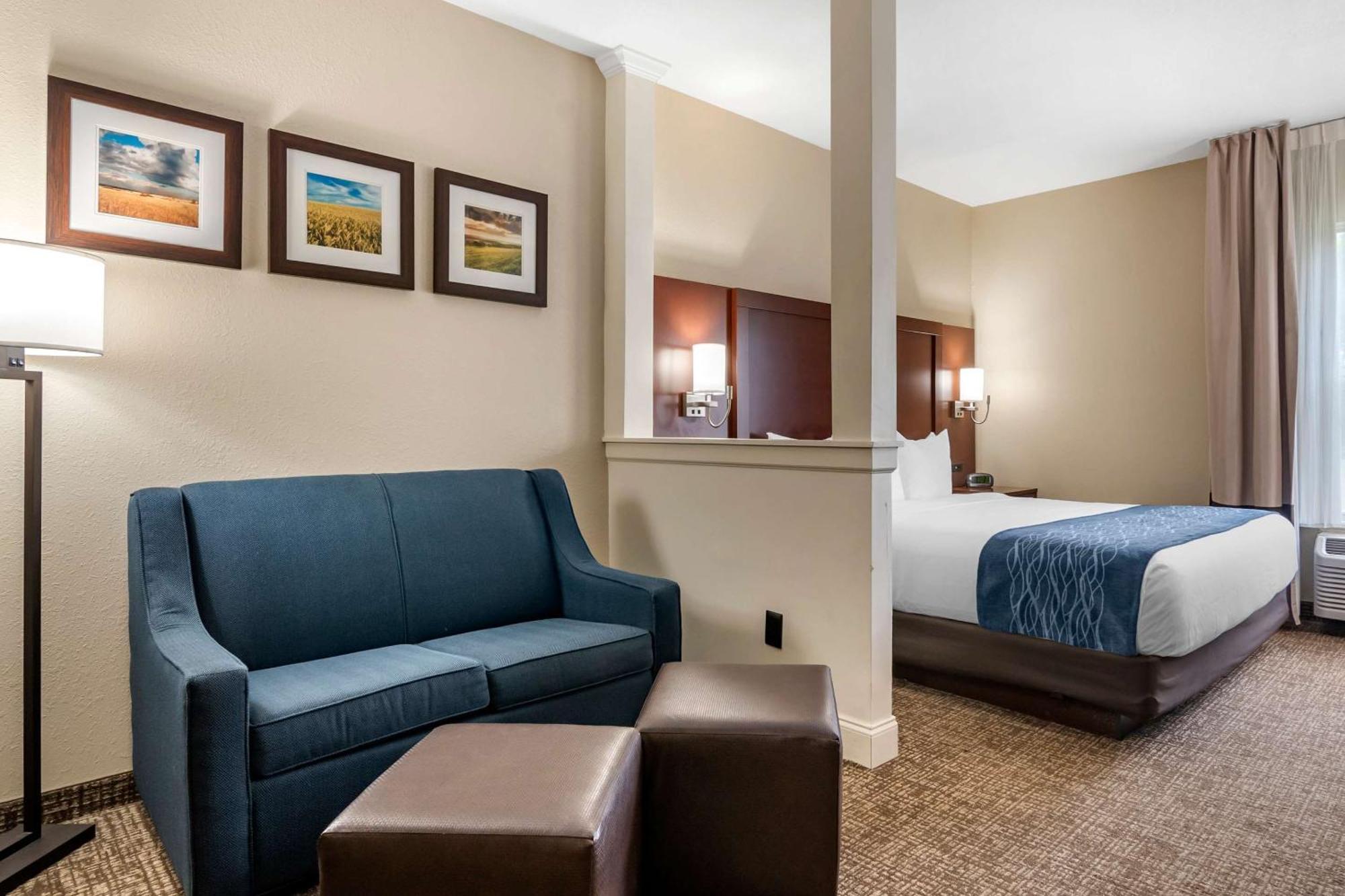 Comfort Inn & Suites Junction City - Near Fort Riley Exteriör bild