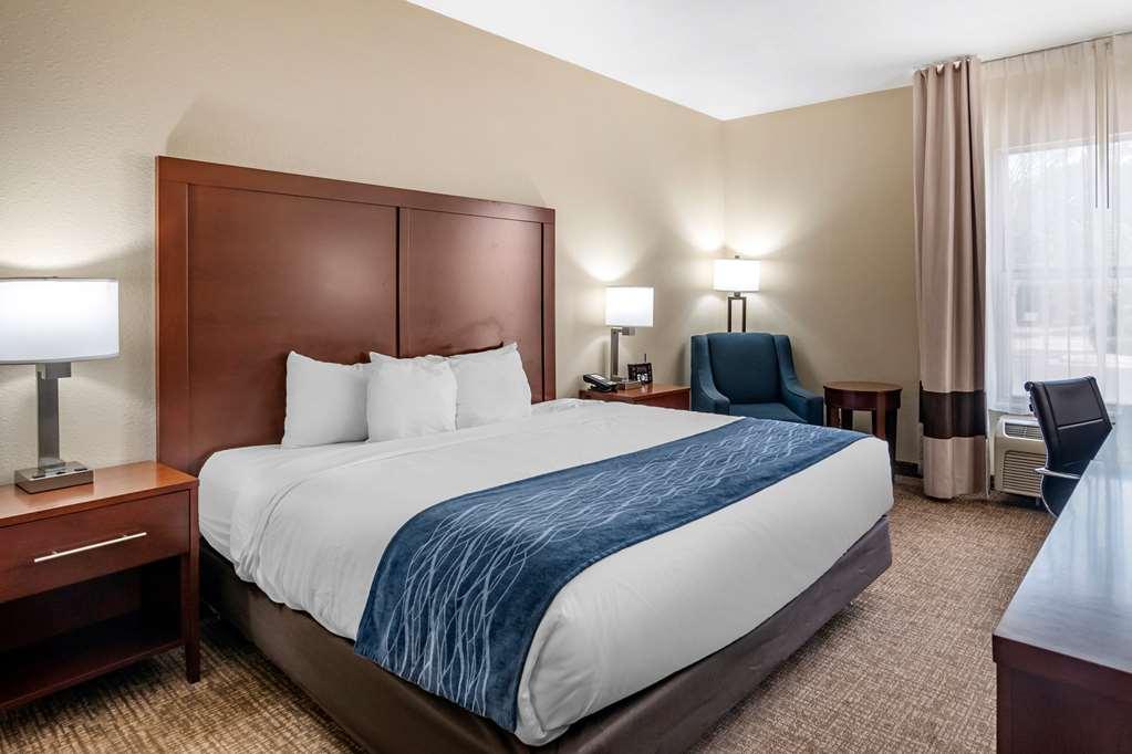Comfort Inn & Suites Junction City - Near Fort Riley Rum bild